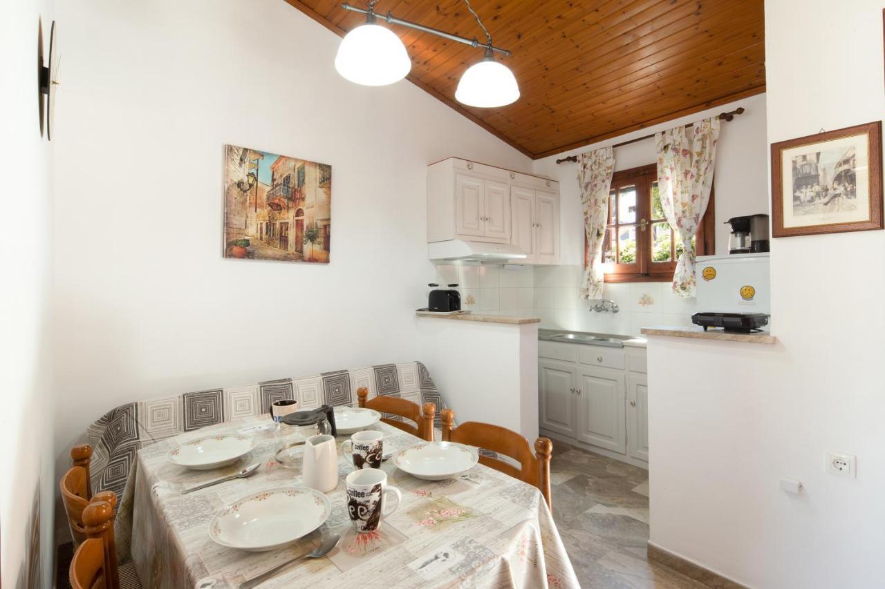 Amalia Cottages อากิออส กอร์ดิออส ภายนอก รูปภาพ