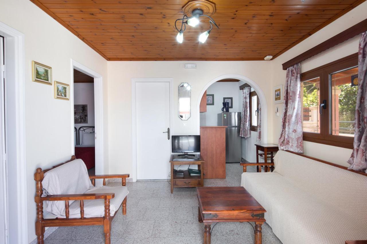 Amalia Cottages อากิออส กอร์ดิออส ภายนอก รูปภาพ