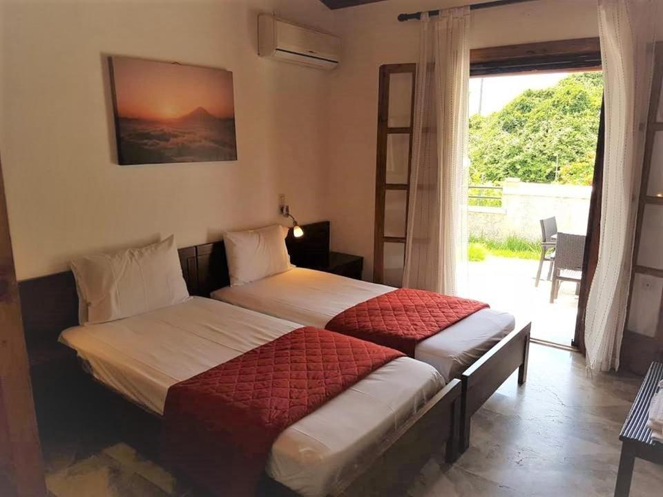 Amalia Cottages อากิออส กอร์ดิออส ภายนอก รูปภาพ