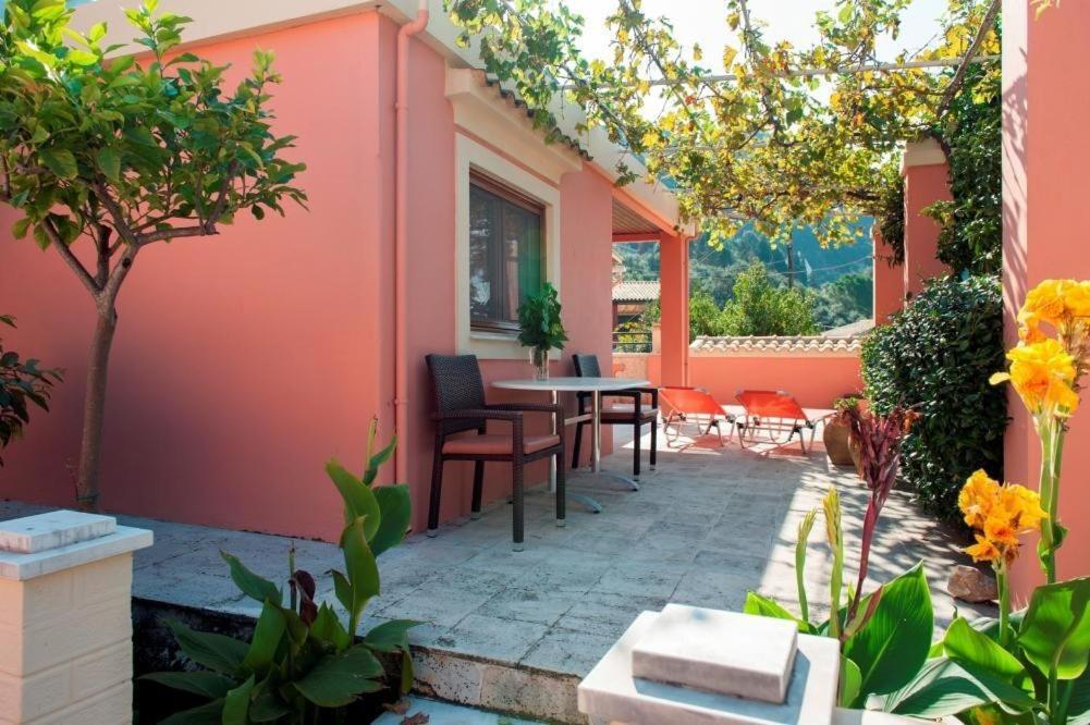 Amalia Cottages อากิออส กอร์ดิออส ภายนอก รูปภาพ
