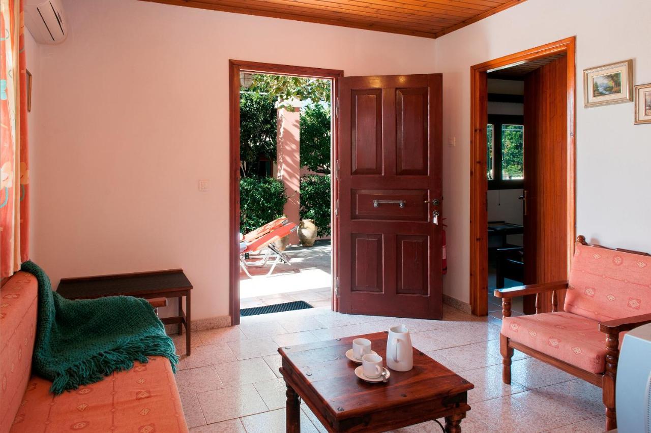 Amalia Cottages อากิออส กอร์ดิออส ภายนอก รูปภาพ