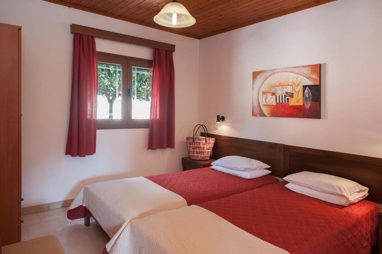 Amalia Cottages อากิออส กอร์ดิออส ภายนอก รูปภาพ